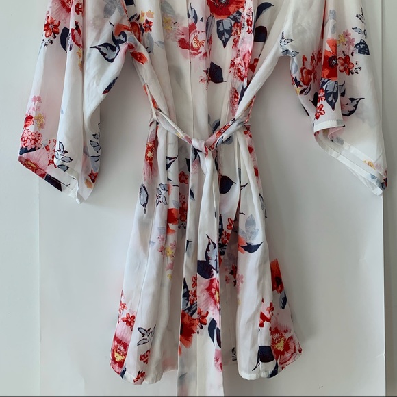 Rose & Vine Floral Robe - Picture 9 of 12